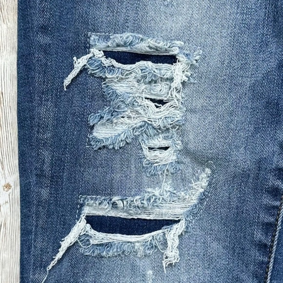 Judy Blue Capri Fit Distressed Jeans [1110] - Picture 5 of 8